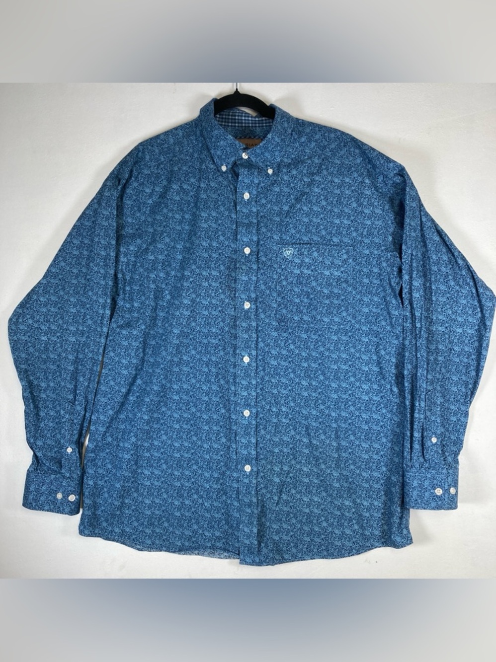 Ariat Men’s Wrinkle-Free Classic Fit Button-Down Shirt XL Blue Paisley Western